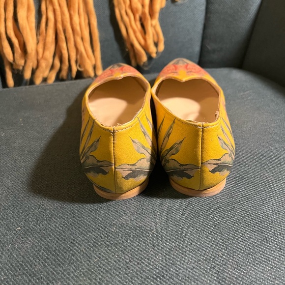 Flamingo Pointed Toe Flats - size 6.5/37(euro) - Picture 3 of 4